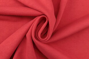 玫红色褶皱布料纹理特写