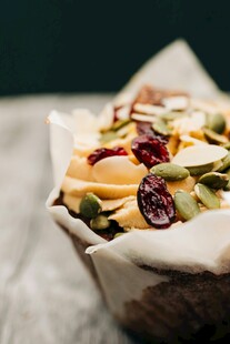 美味坚果水果燕麦碗