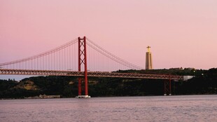 黄昏下的跨海大桥美景