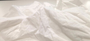 褶皱白色布料