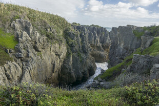 壮观海岸岩石峡谷景观