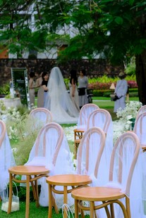 户外浪漫婚礼布置场景