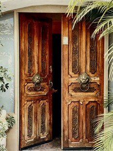 复古雕花双开木质大门