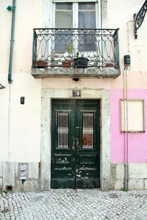 色彩斑斓的欧式民居门口