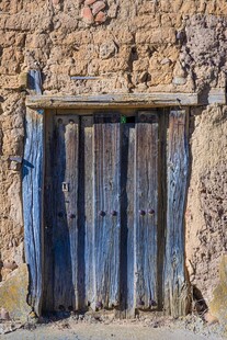 古老斑驳的蓝色木门