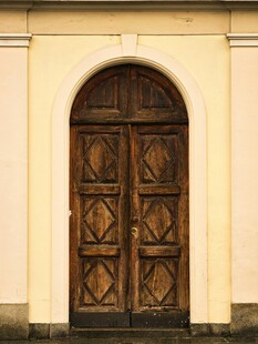 复古拱形木门