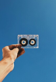 手持复古磁带
