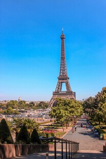 埃菲尔铁塔下的美丽景致