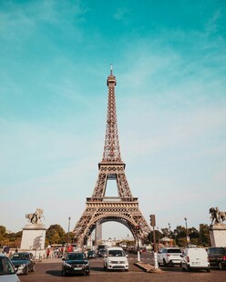 埃菲尔铁塔前的城市景象