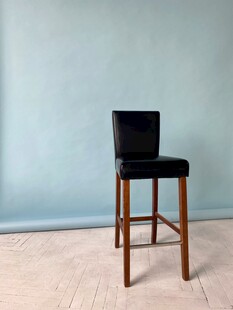 简约黑色高脚椅