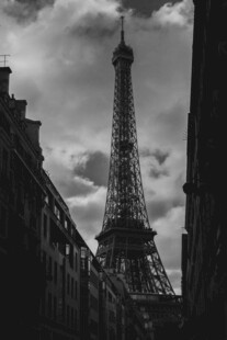 埃菲尔铁塔下的城市景致