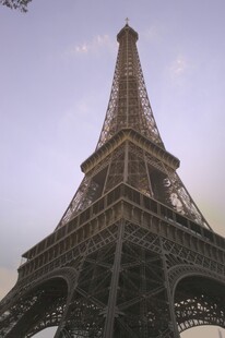 埃菲尔铁塔底部仰视景观