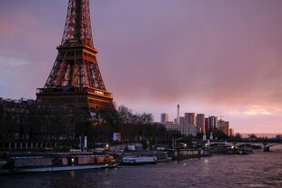 黄昏下的埃菲尔铁塔美景