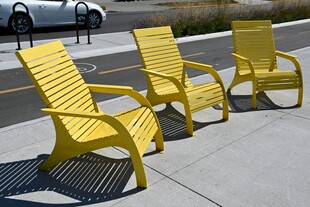 户外黄色休闲椅