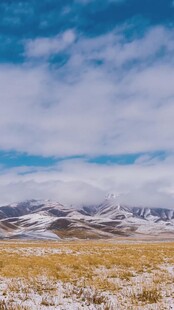 雪覆原野的壮丽自然景观