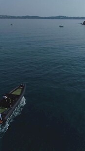 海上船只航行景象