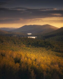 秋日山林暮色美景