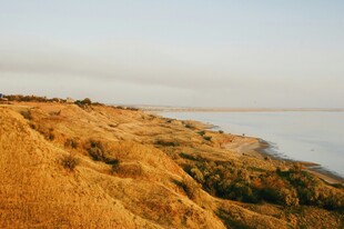 金色海岸边的美丽风光