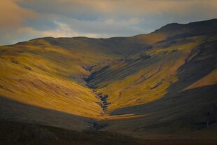 山间壮丽黄昏景色