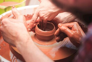 手工陶艺制作瞬间