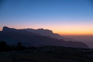 日落时分的壮丽山景