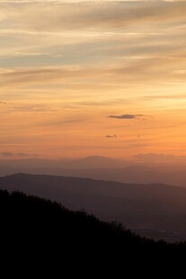 山间壮丽日落美景