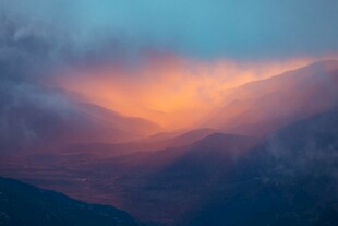 壮丽山间日出美景