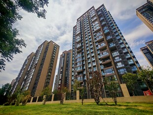 现代高层住宅与绿地景观