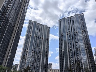 高楼林立的城市天际线