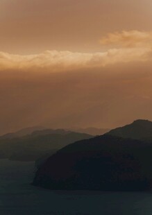 黄昏下的山海景致