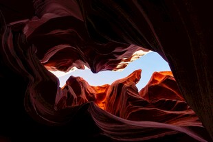 羚羊峡谷内的光影奇观