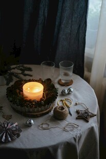 温馨烛光圣诞餐桌布置