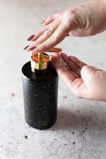 手制香薰蜡烛制作瞬间