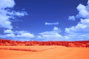 壮丽沙漠与蓝天白云景观