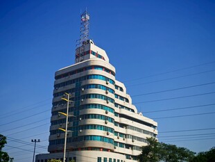 现代风格多层办公建筑