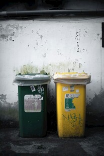 户外两色垃圾桶