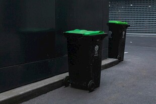 现代风格户外绿色垃圾桶