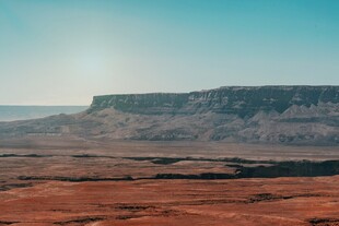 荒漠中的壮丽岩石景观