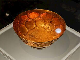 金质锤揲工艺花纹碗