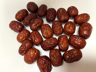 心形排列的饱满红枣