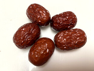 圆润饱满的新鲜红枣