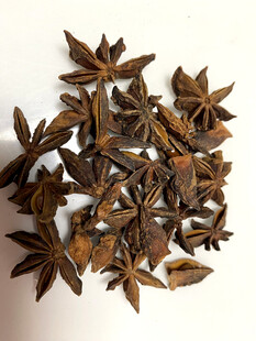 一堆八角香料特写