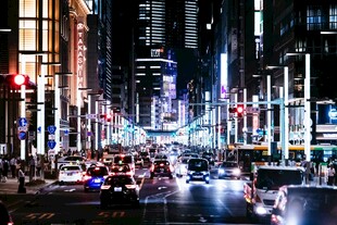 繁华都市夜景车流