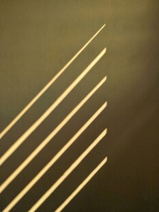 金色光线条纹抽象画面
