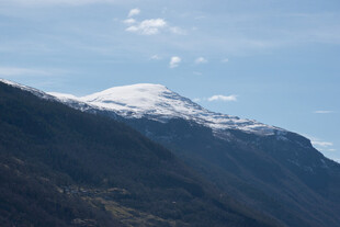 雪山远景