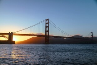 夕阳下的金门大桥美景