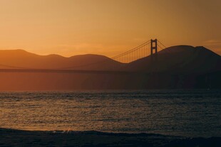 夕阳下的金门大桥美景