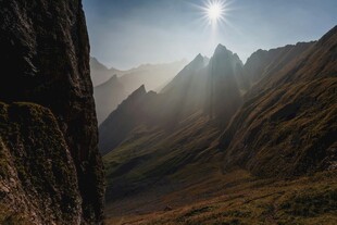山间日出美景