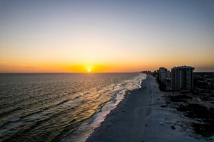 海边日落美景静谧海岸线