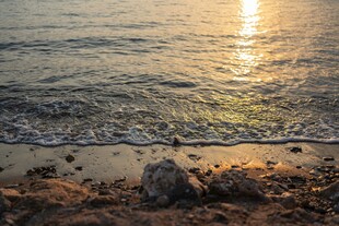 海边日落时分的美丽景象